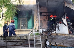 Cháy khu nhà cổ trên đường Phủ Doãn, Hà Nội